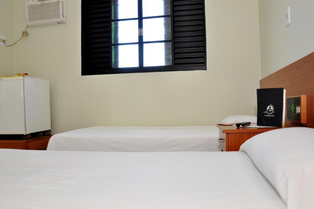 Hotel Carolina Plaza Uberaba Værelse billede